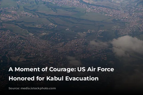  A Moment of Courage: US Air Force Crews Honored for Kabul Evacuation