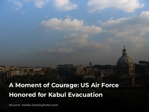  A Moment of Courage: US Air Force Crews Honored for Kabul Evacuation