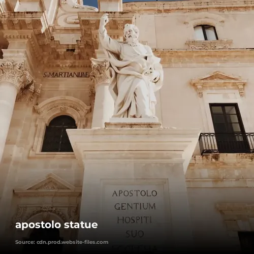 apostolo statue